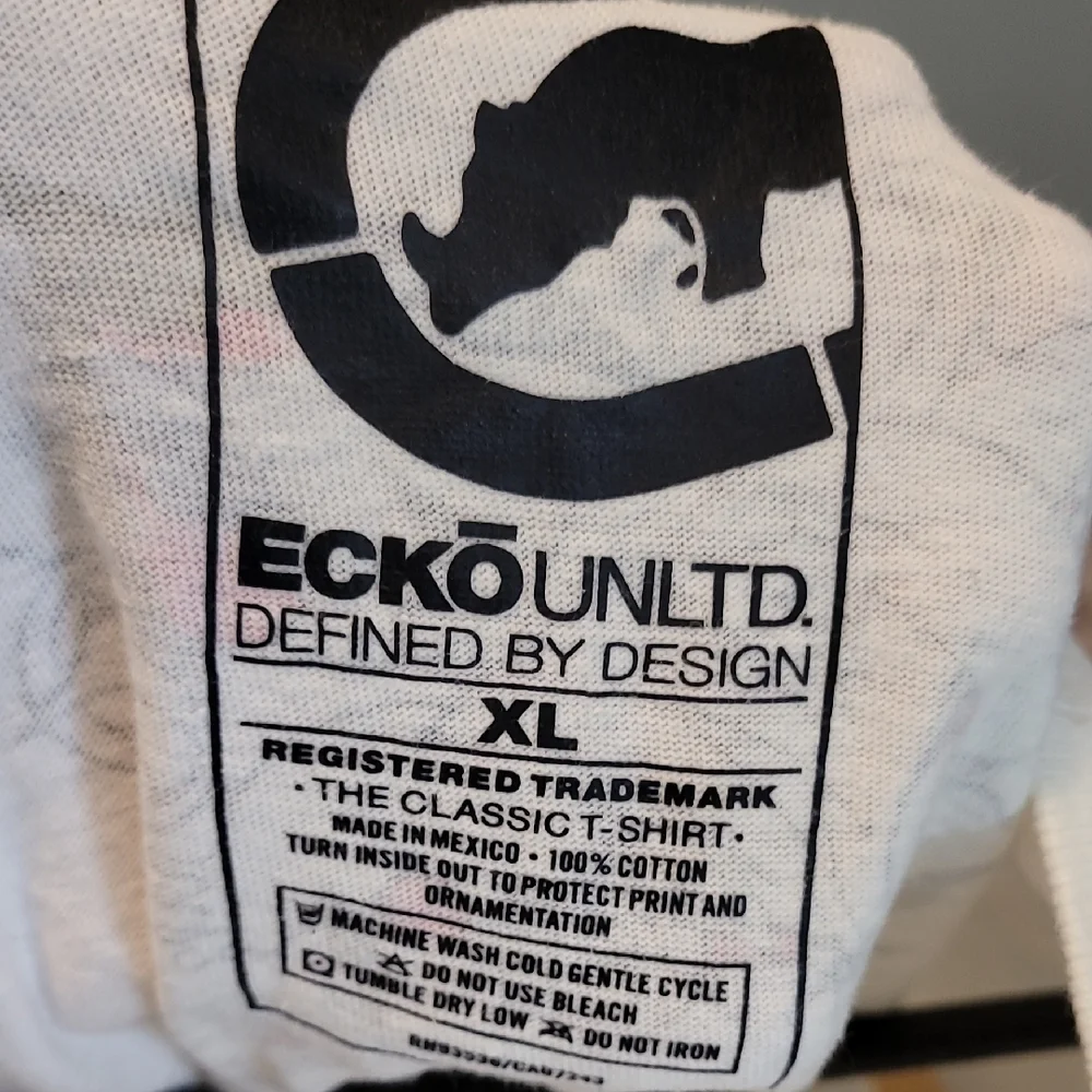 Y2K Ecko Unlimited White Short-Sleeve Tee with Blue & Brown Graphic - Picture 6 of 6